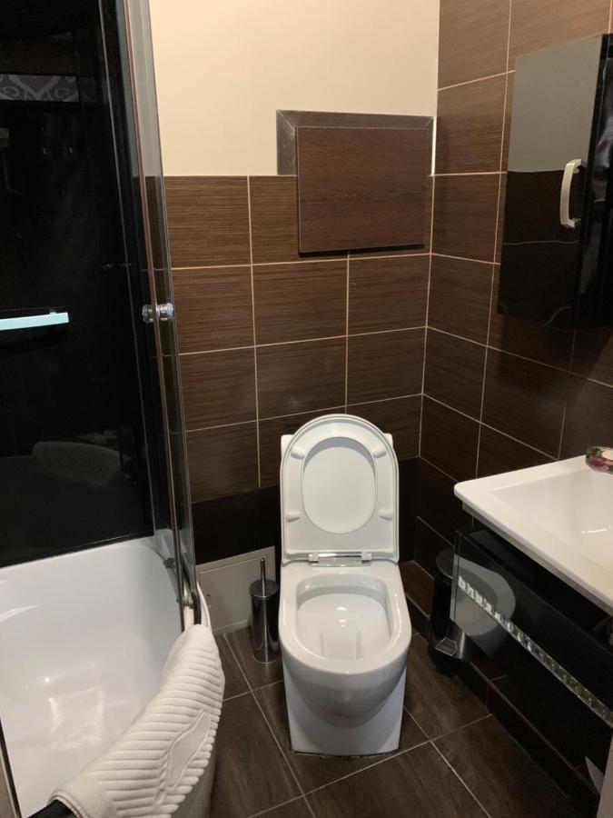 Deluxe Plaza Hotel Almaty Luaran gambar